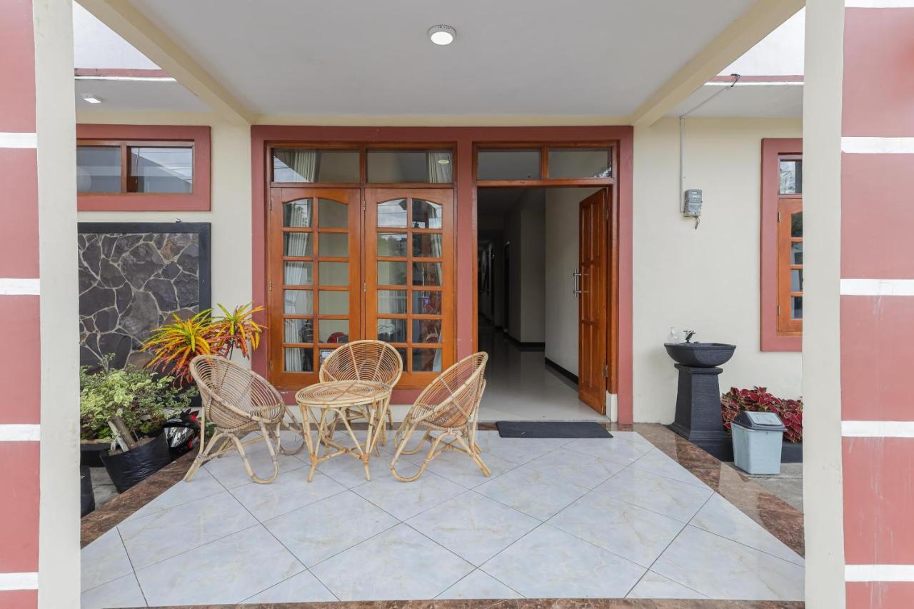 Reddoorz At Wr Supratman Batu Hotel Batu  Eksteriør billede