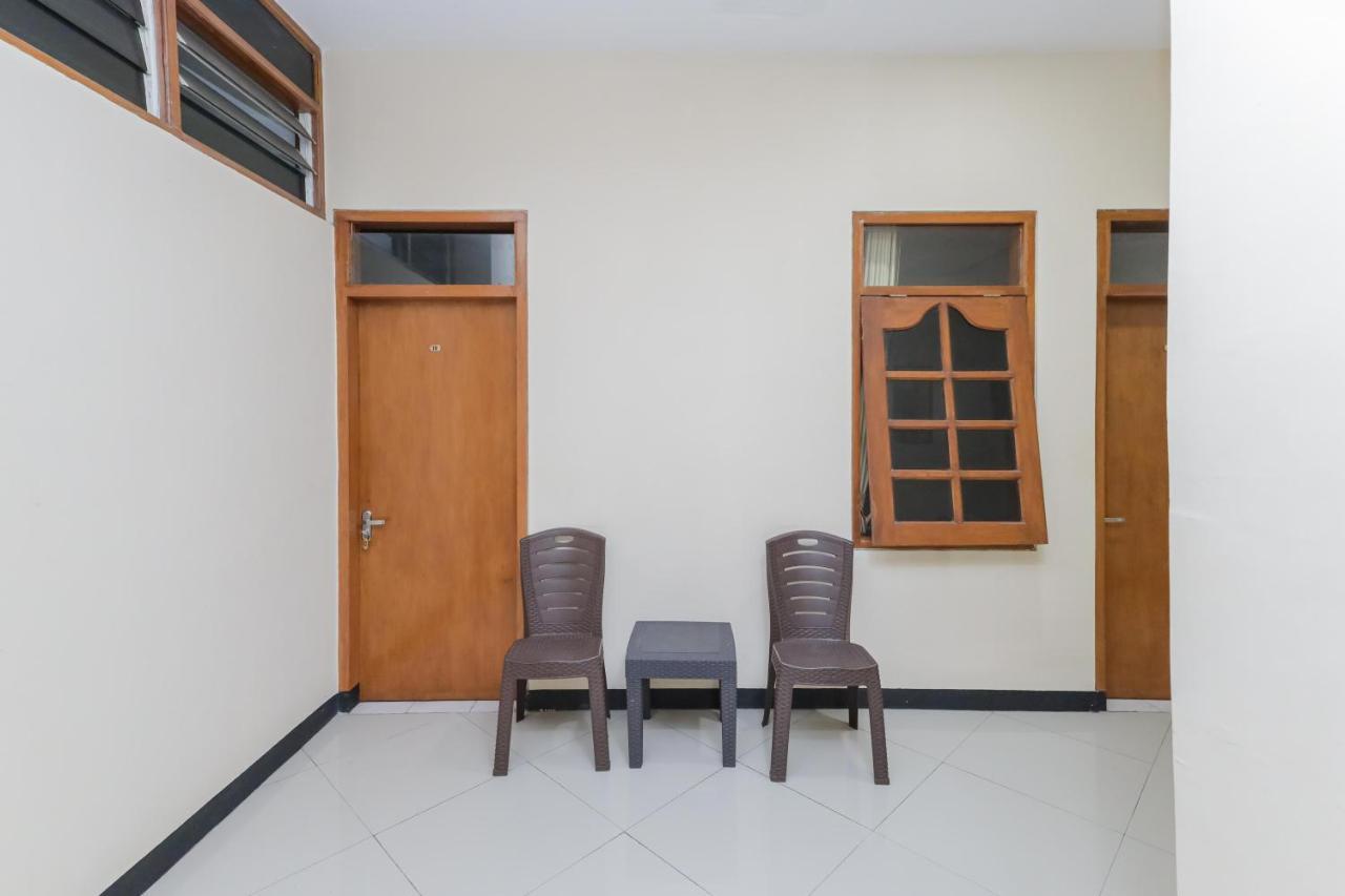 Reddoorz At Wr Supratman Batu Hotel Batu  Eksteriør billede