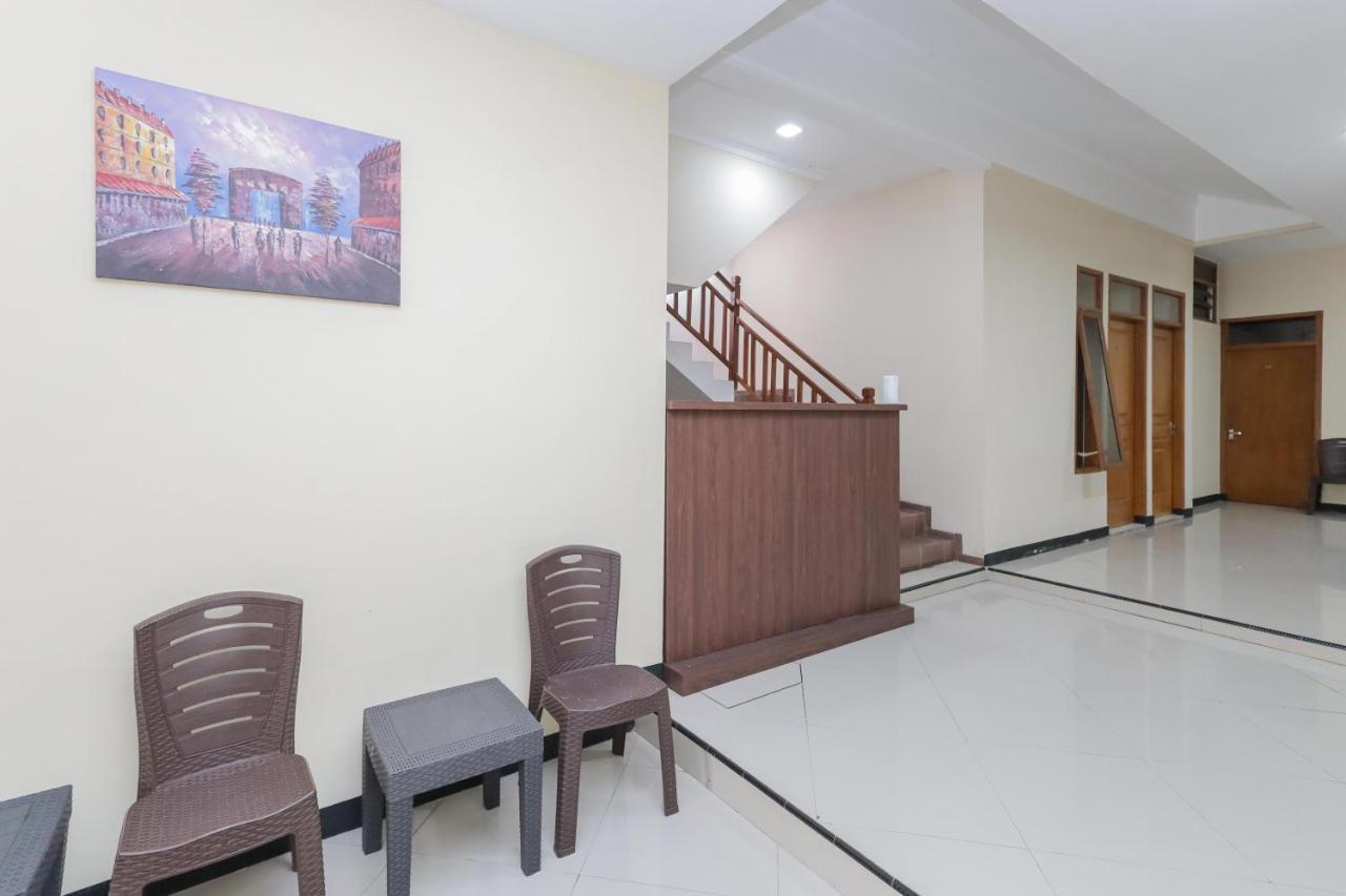 Reddoorz At Wr Supratman Batu Hotel Batu  Eksteriør billede